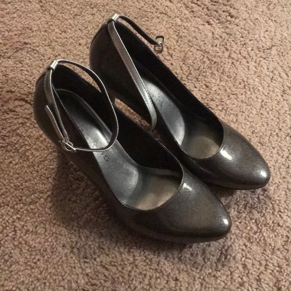 Pumps with ankle strap